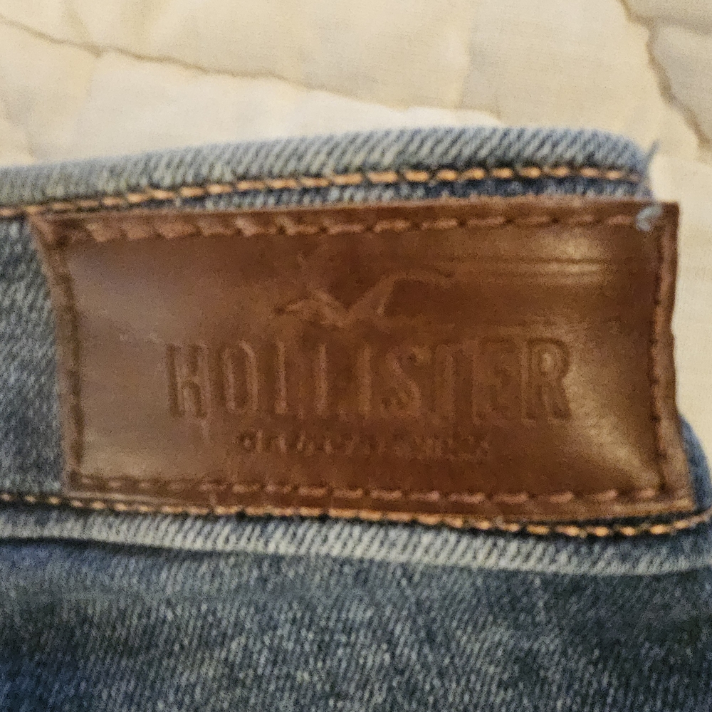 Hollister Curvy High-Rise Super Skinny Distressed Jeans - Picture 5 of 10